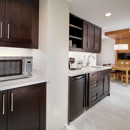 מלון Doubletree By Hilton Edmonton Downtown מראה חיצוני תמונה
