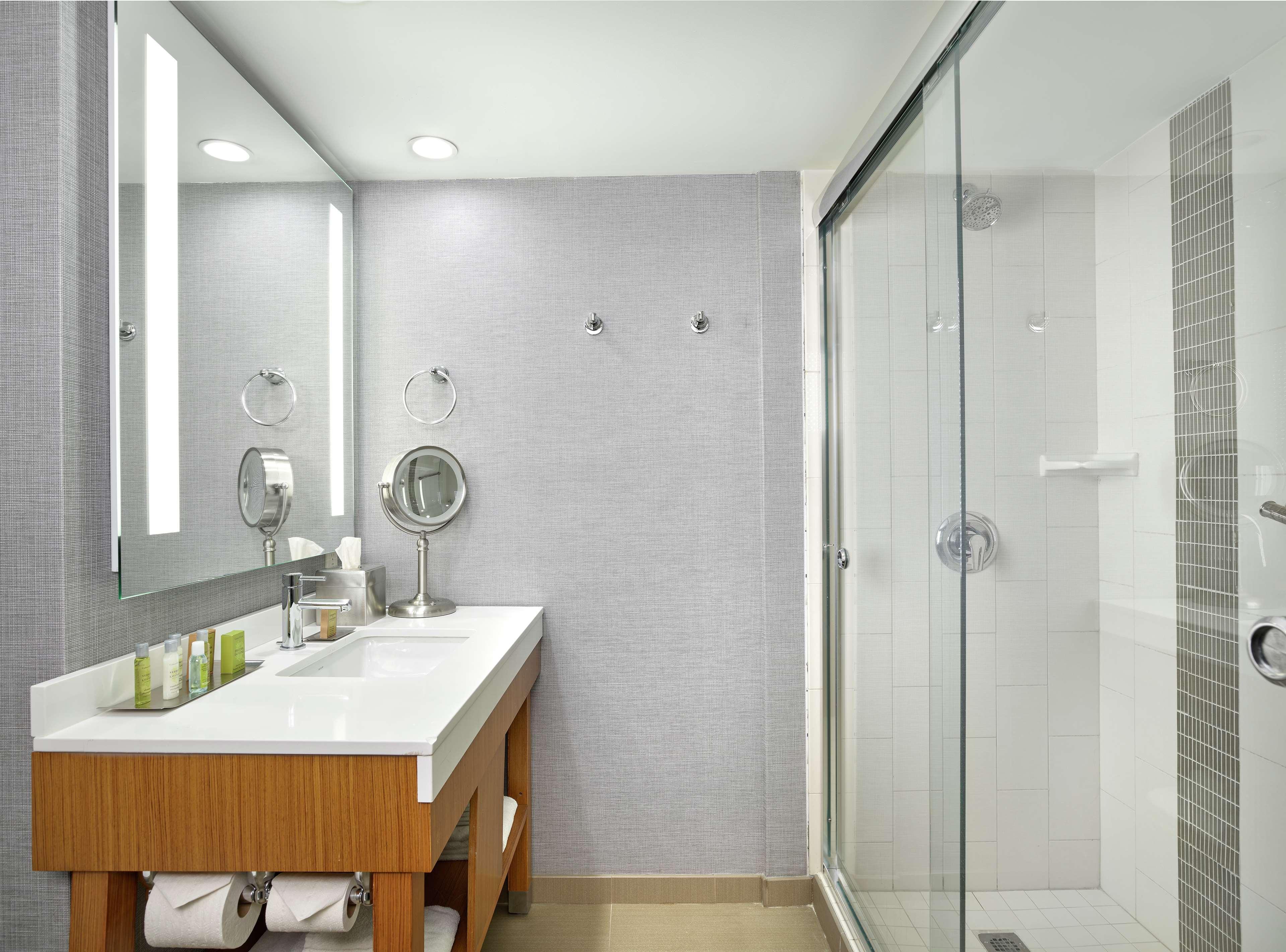 מלון Doubletree By Hilton Edmonton Downtown מראה חיצוני תמונה
