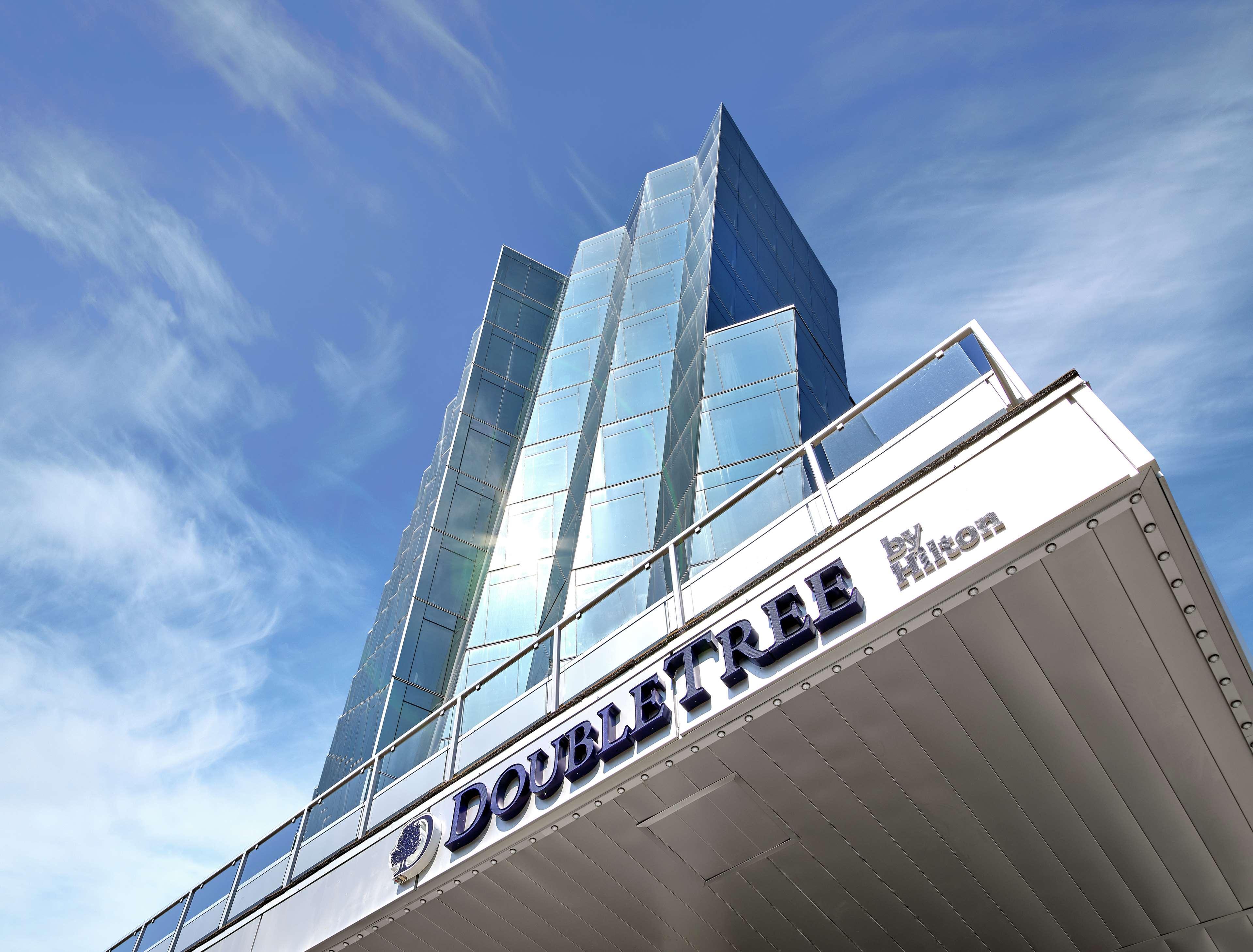 מלון Doubletree By Hilton Edmonton Downtown מראה חיצוני תמונה