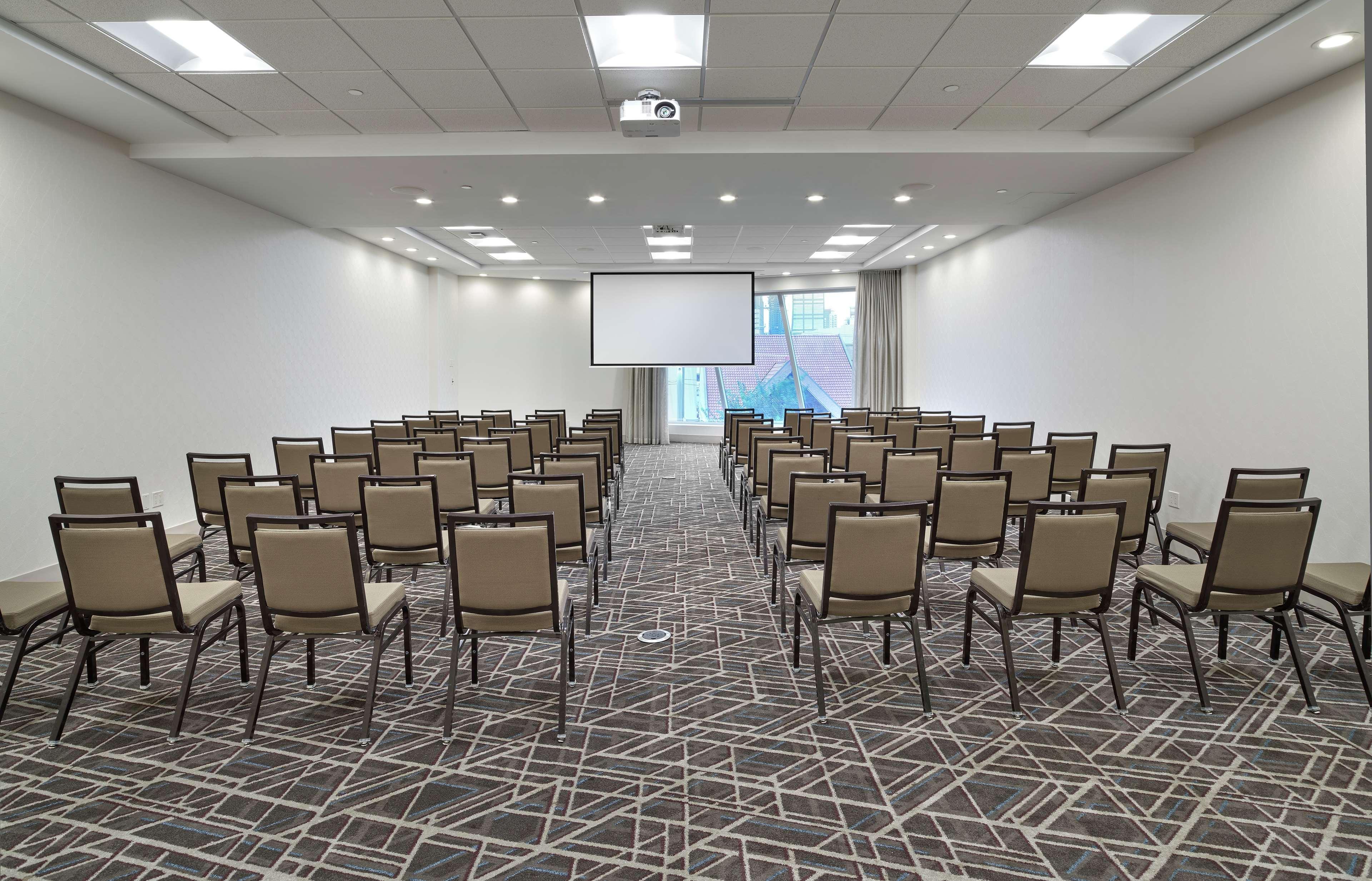 מלון Doubletree By Hilton Edmonton Downtown מראה חיצוני תמונה