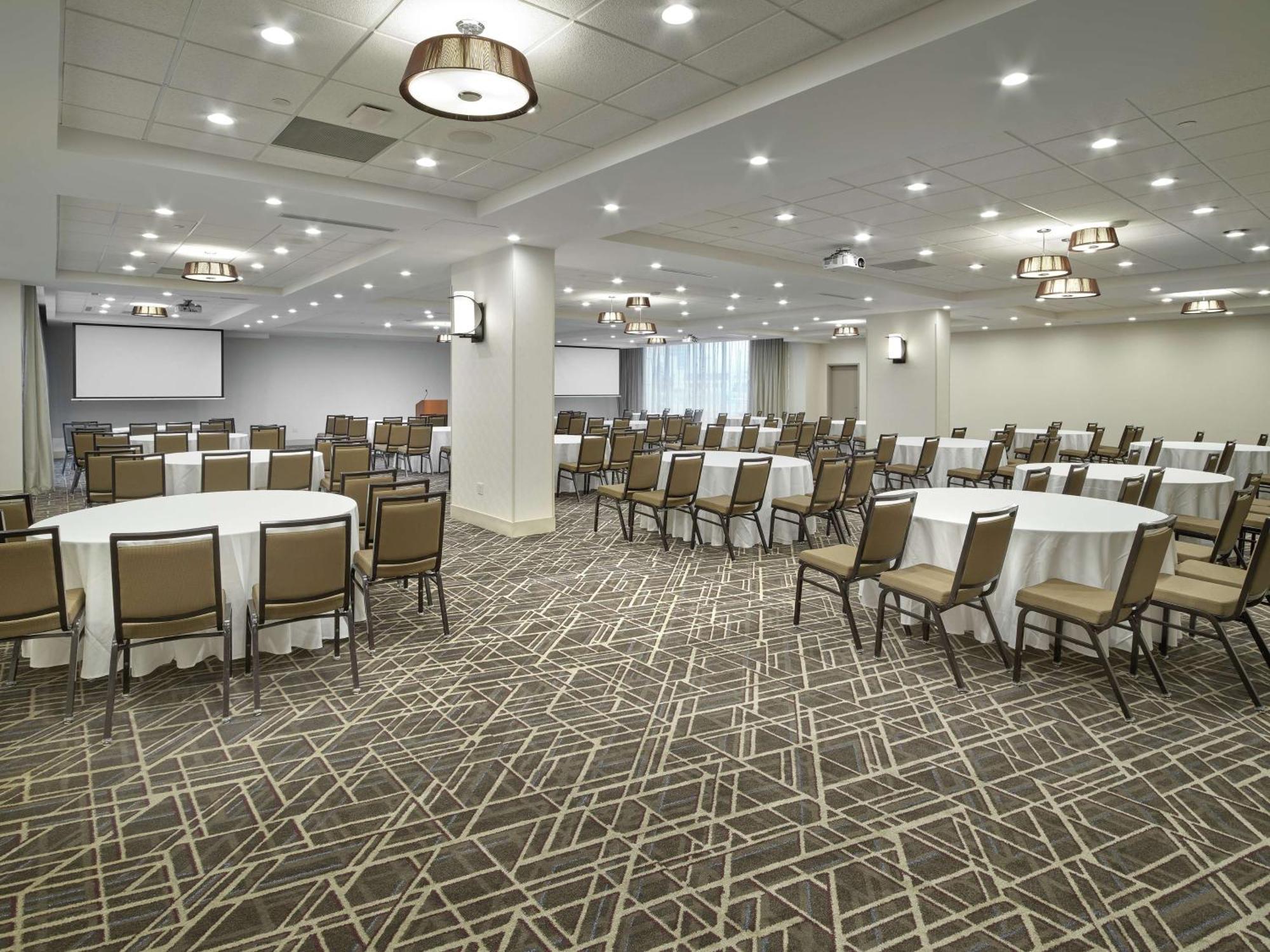 מלון Doubletree By Hilton Edmonton Downtown מראה חיצוני תמונה