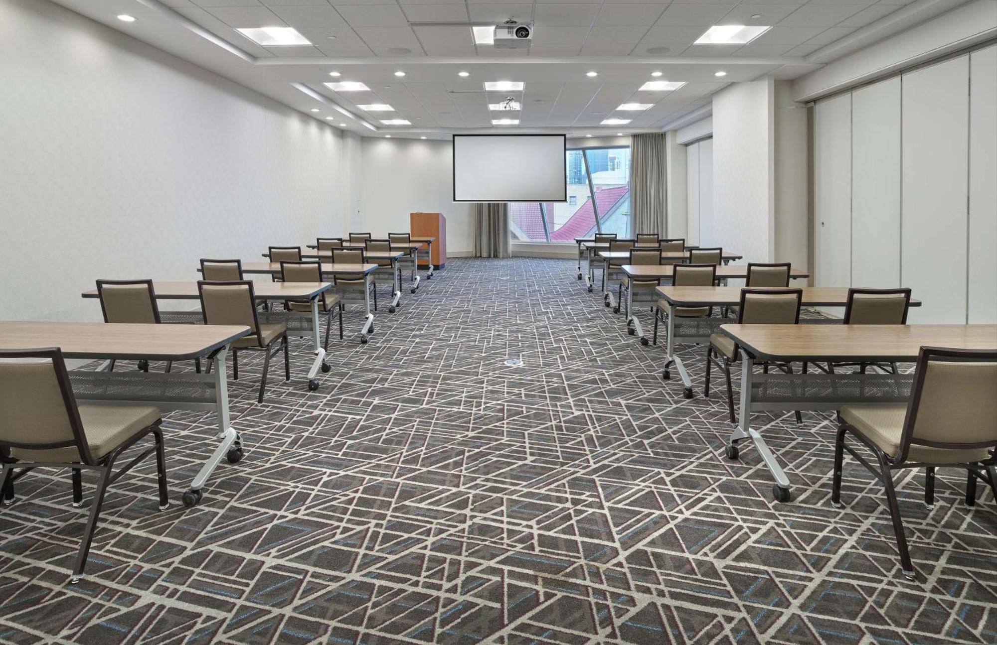 מלון Doubletree By Hilton Edmonton Downtown מראה חיצוני תמונה
