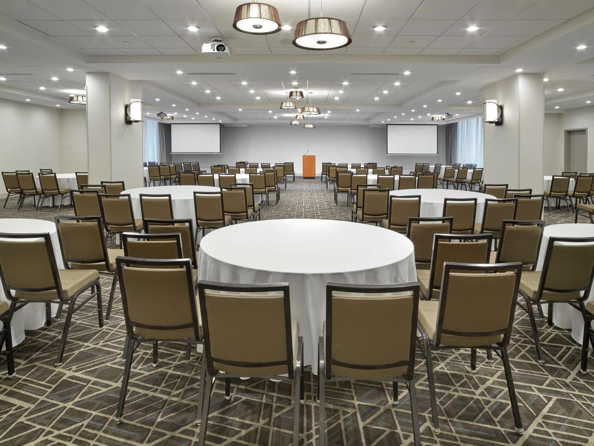 מלון Doubletree By Hilton Edmonton Downtown מראה חיצוני תמונה