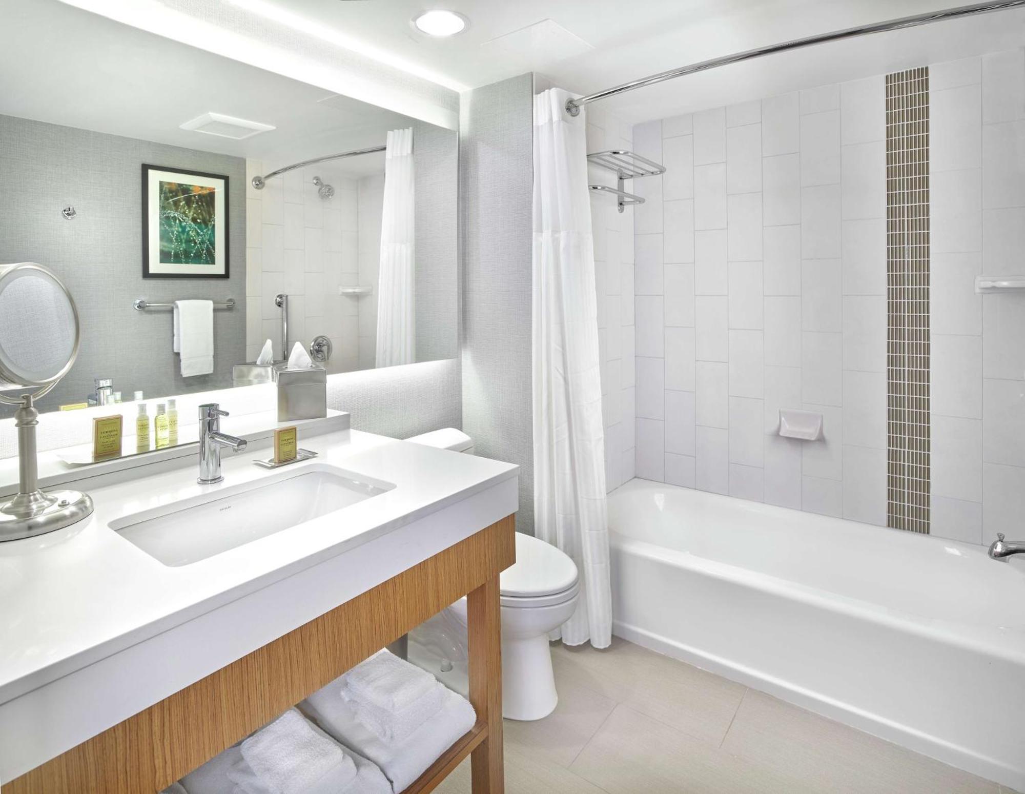 מלון Doubletree By Hilton Edmonton Downtown מראה חיצוני תמונה