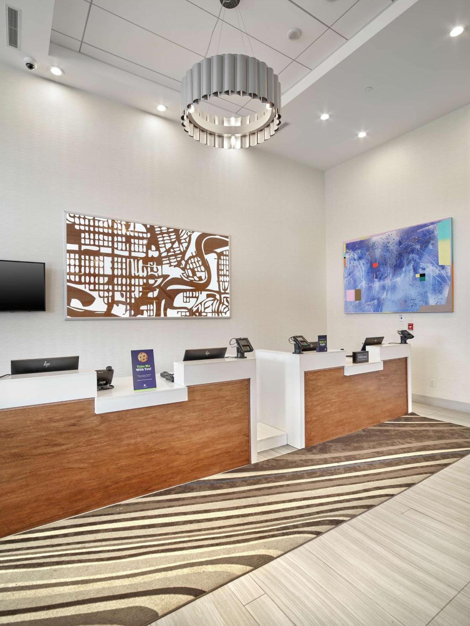 מלון Doubletree By Hilton Edmonton Downtown מראה חיצוני תמונה