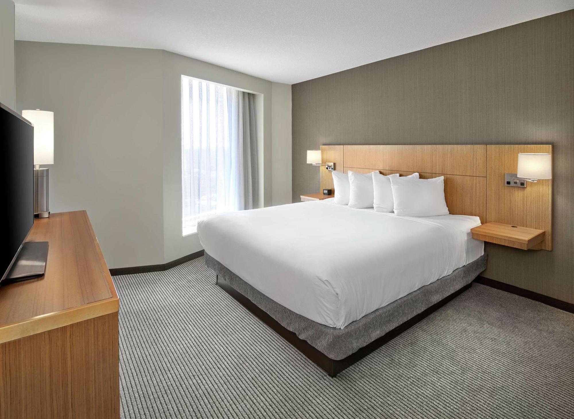 מלון Doubletree By Hilton Edmonton Downtown מראה חיצוני תמונה