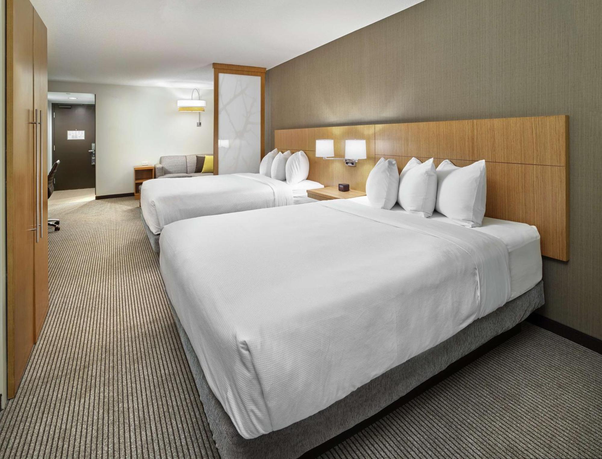 מלון Doubletree By Hilton Edmonton Downtown מראה חיצוני תמונה