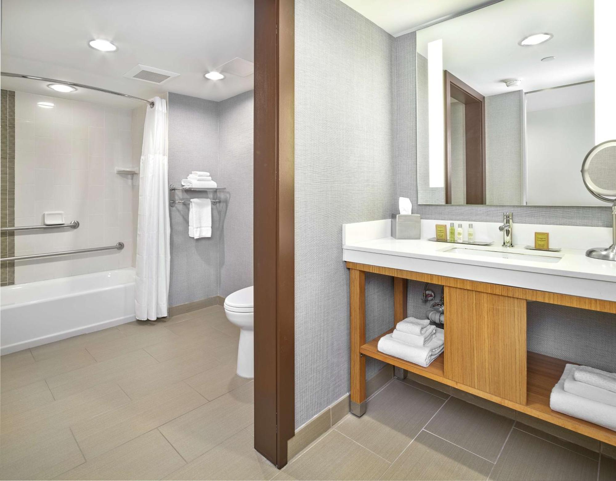 מלון Doubletree By Hilton Edmonton Downtown מראה חיצוני תמונה