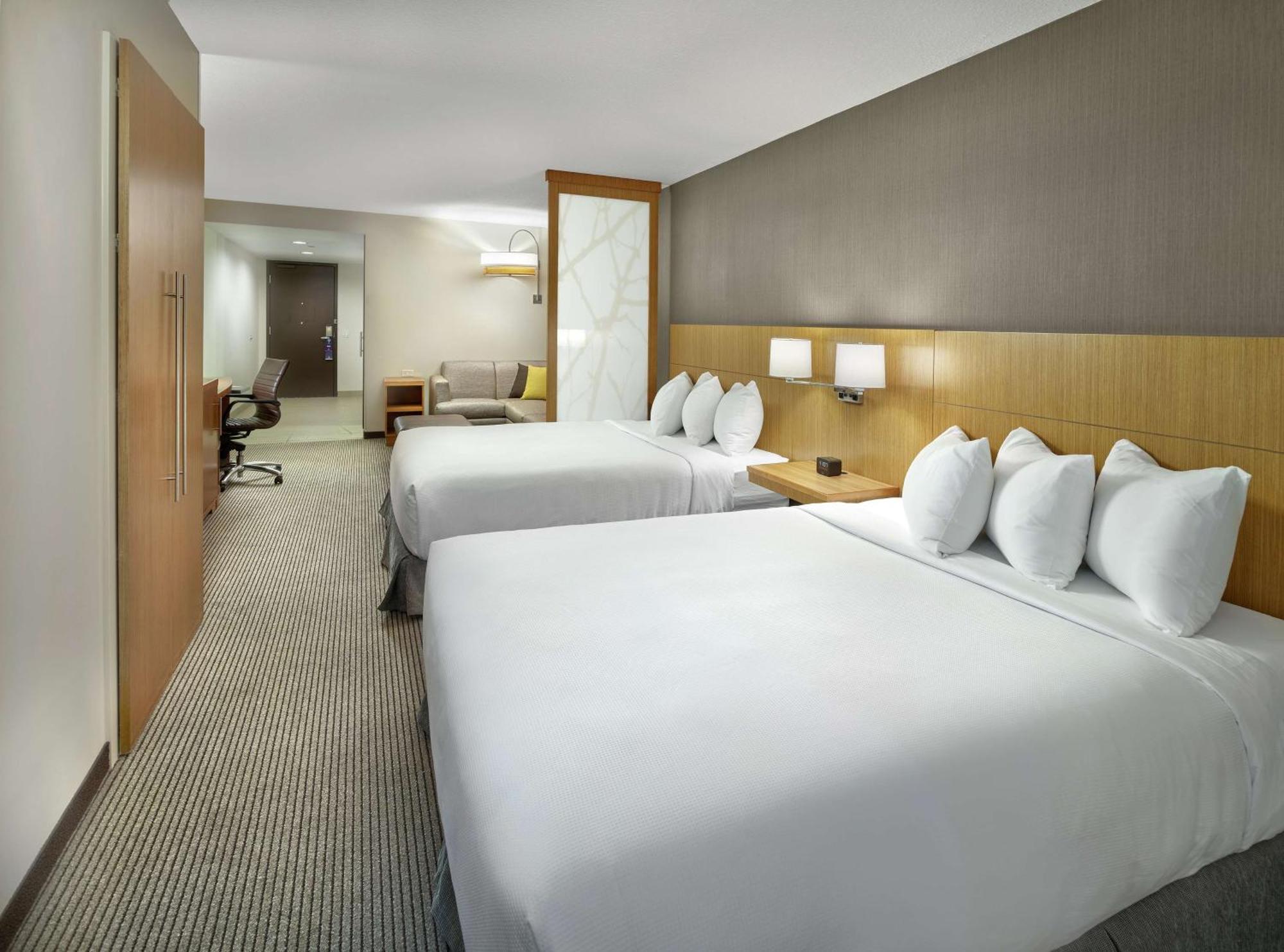 מלון Doubletree By Hilton Edmonton Downtown מראה חיצוני תמונה