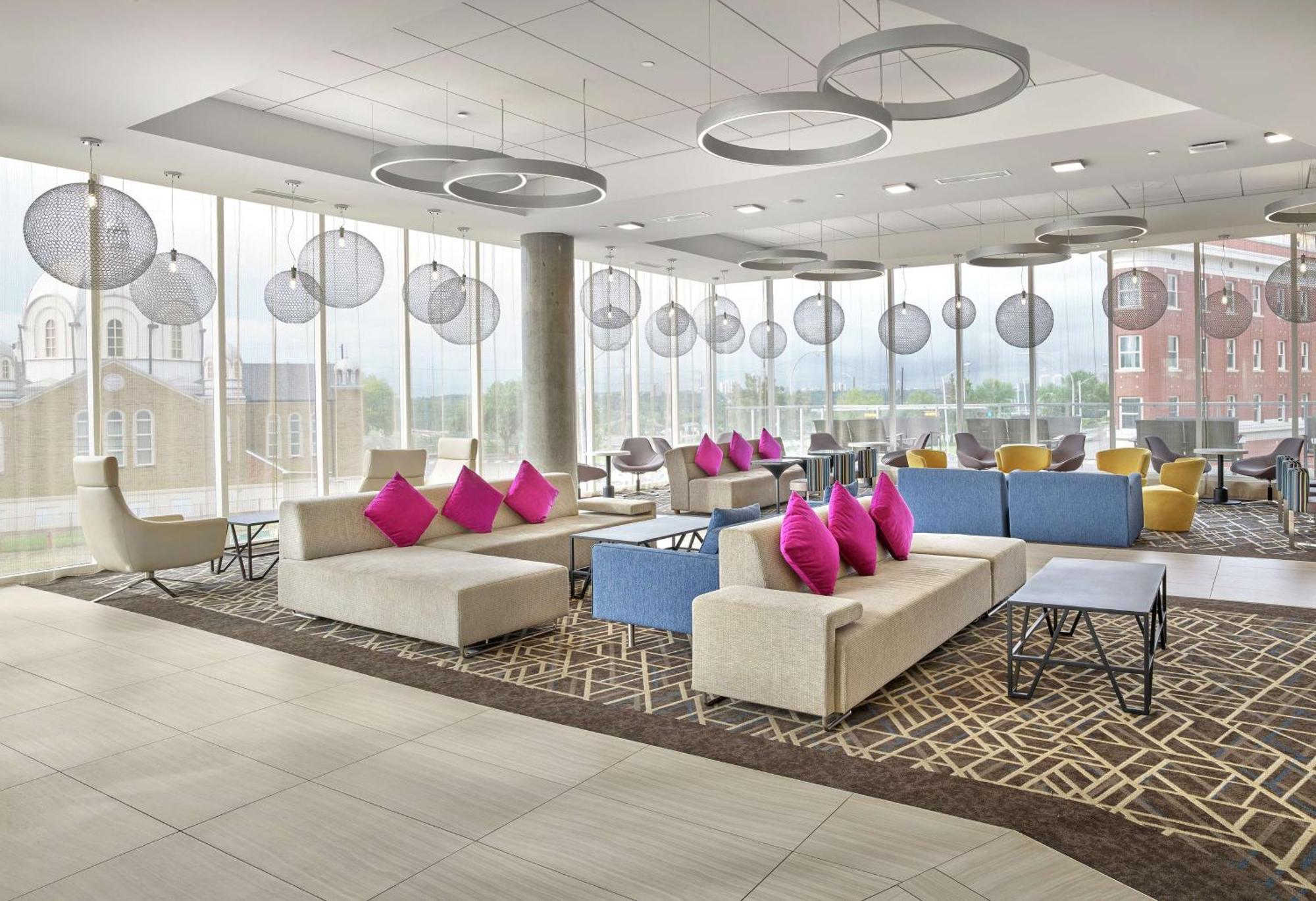 מלון Doubletree By Hilton Edmonton Downtown מראה חיצוני תמונה