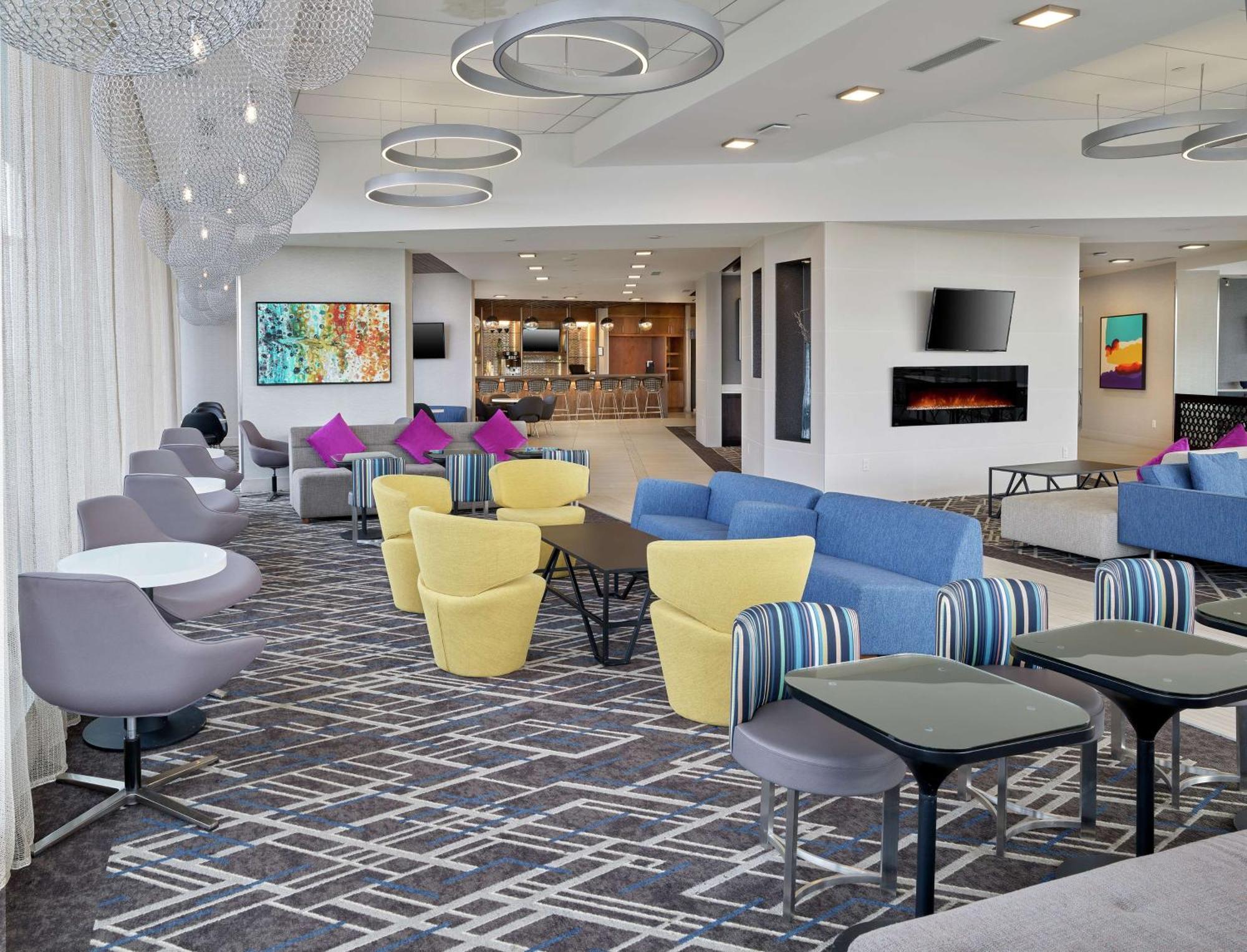 מלון Doubletree By Hilton Edmonton Downtown מראה חיצוני תמונה