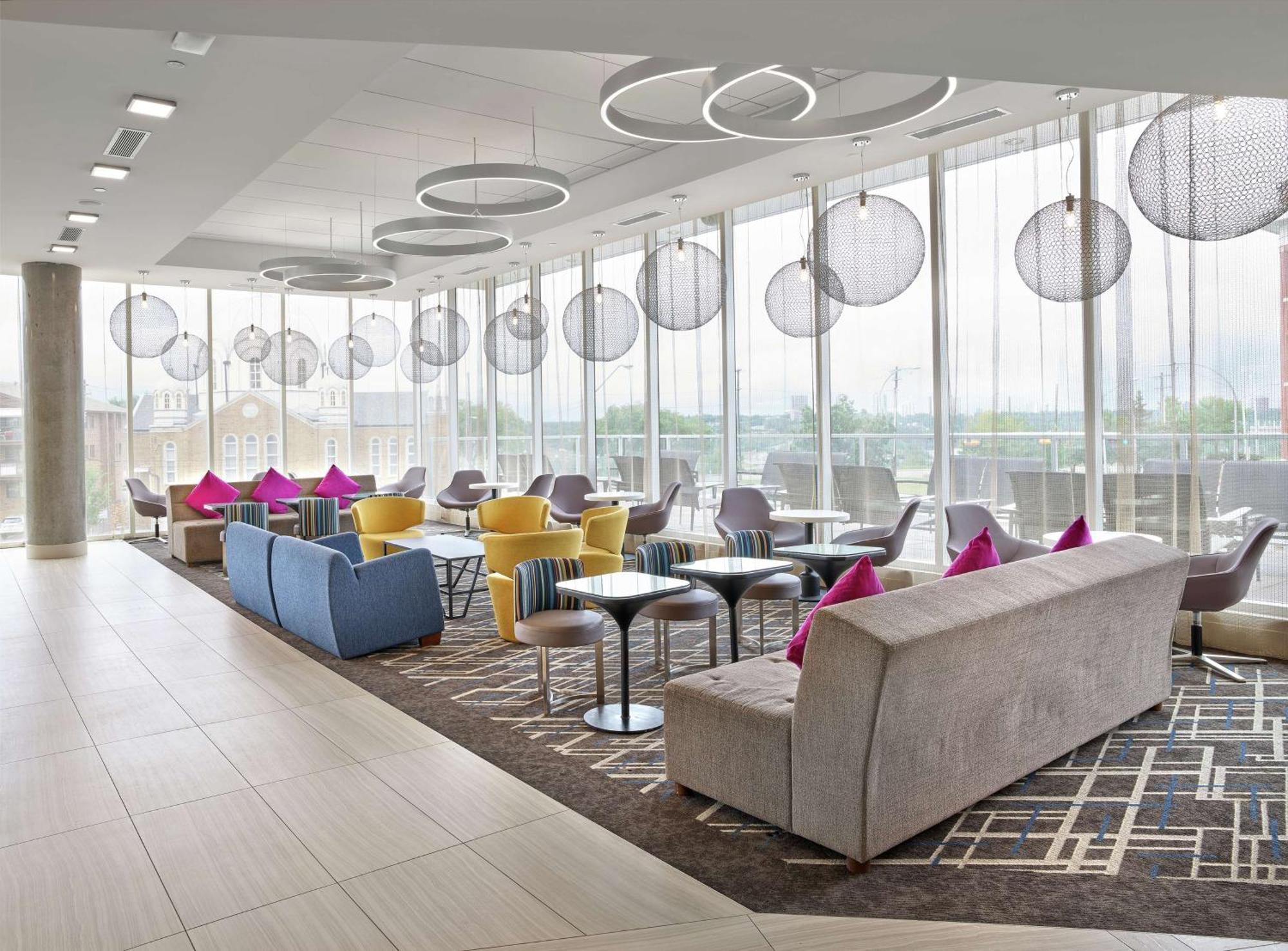 מלון Doubletree By Hilton Edmonton Downtown מראה חיצוני תמונה