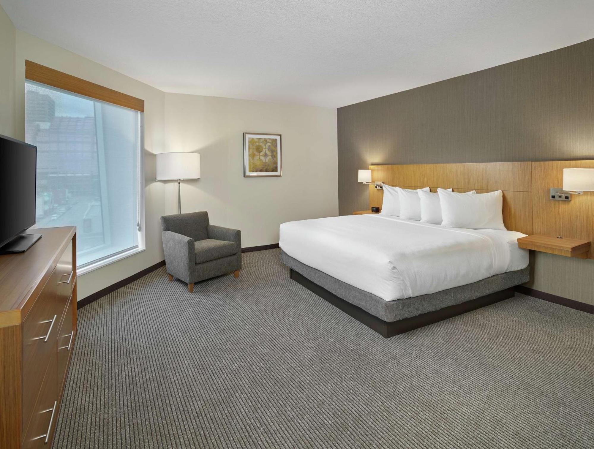 מלון Doubletree By Hilton Edmonton Downtown מראה חיצוני תמונה