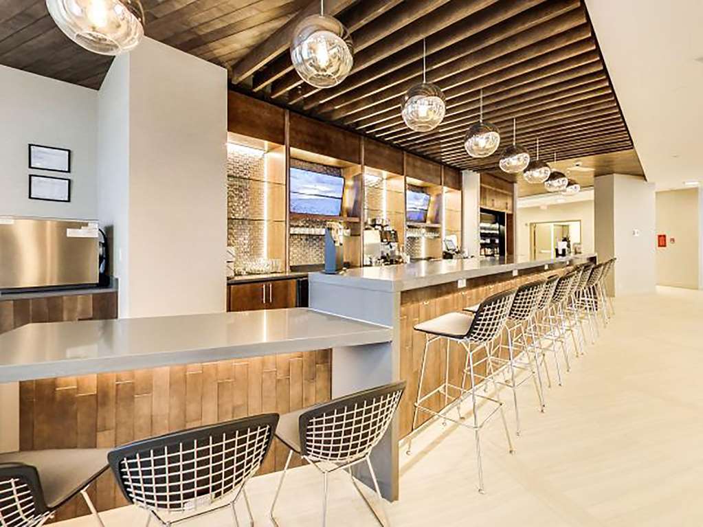 מלון Doubletree By Hilton Edmonton Downtown מסעדה תמונה